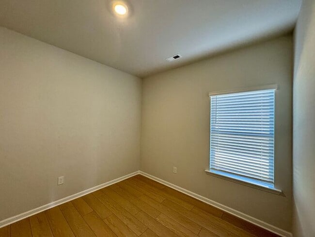 Building Photo - MOVE IN SPECIAL-FENCED YARD-NEW CONSTRUCTION