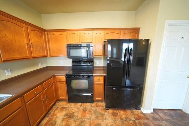 Building Photo - Spacious Home in Cibolo with 3 Car Garage! Realor Commission: $750
