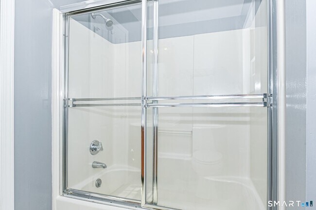 Building Photo - 5 Moody Ave