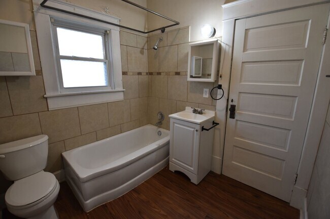 Building Photo - Two Bedroom House in Knightstown