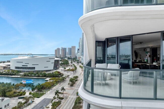 Building Photo - 1000 Biscayne Blvd