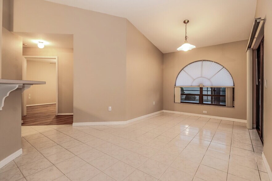 Building Photo - 9142 Buena Mesa Dr
