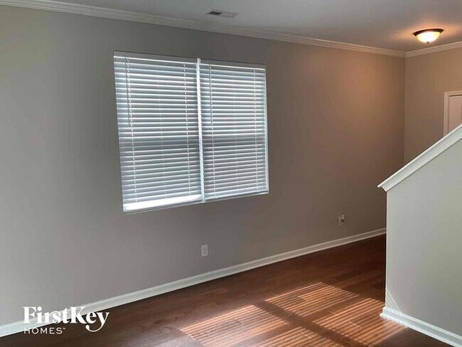 Building Photo - 10118 Green Grass Rd