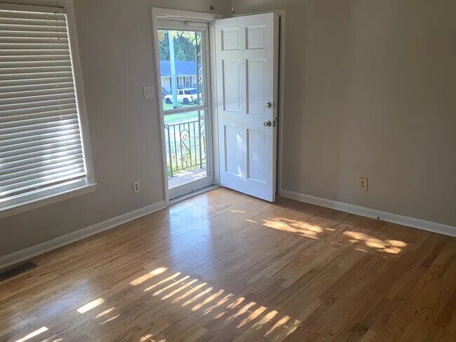 Building Photo - 840 Durwood Dr