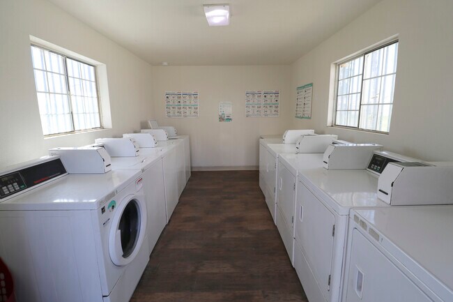 Building Photo - Cedar Springs