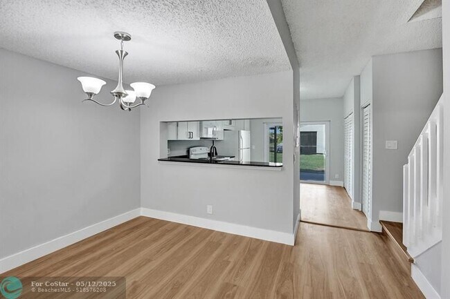 Building Photo - 4903 SW 31st Terrace