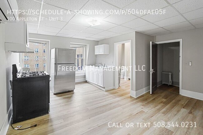 Primary Photo - 100 Appleton St
