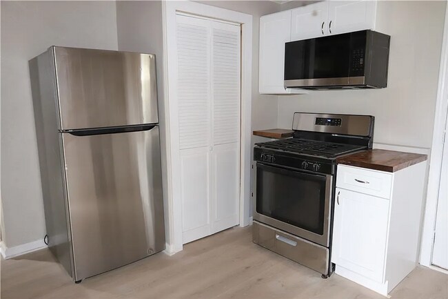 Building Photo - 305 Chestnut St