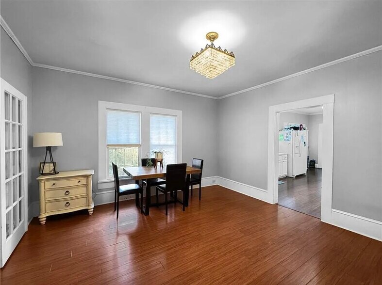 Building Photo - 521 10th Ave