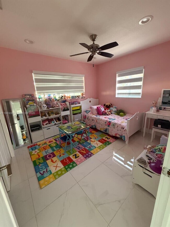 Building Photo - 9611 Jamaica Dr