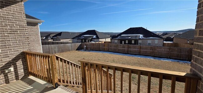 Building Photo - 921 Round Top St