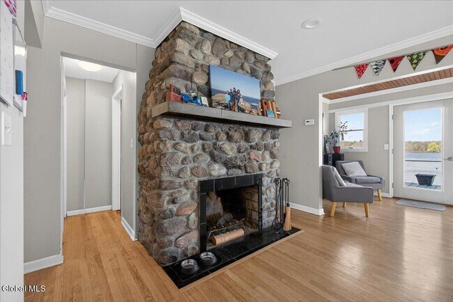 Building Photo - 15 Chase Ln