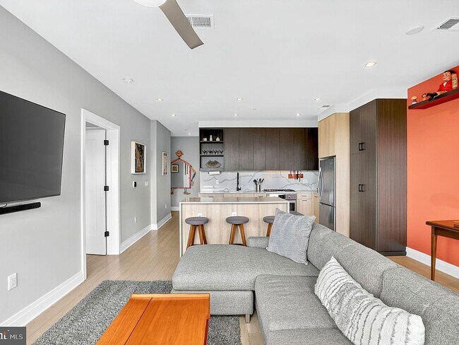 Building Photo - 900 11th St SE