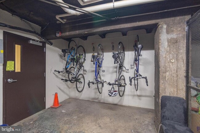 Building Photo - 1910 Kalorama Rd NW