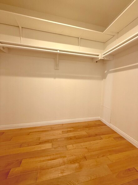 Building Photo - 906 Camino Real