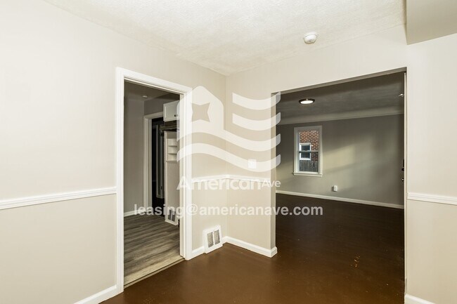 Building Photo - 6000 Cadieux Rd