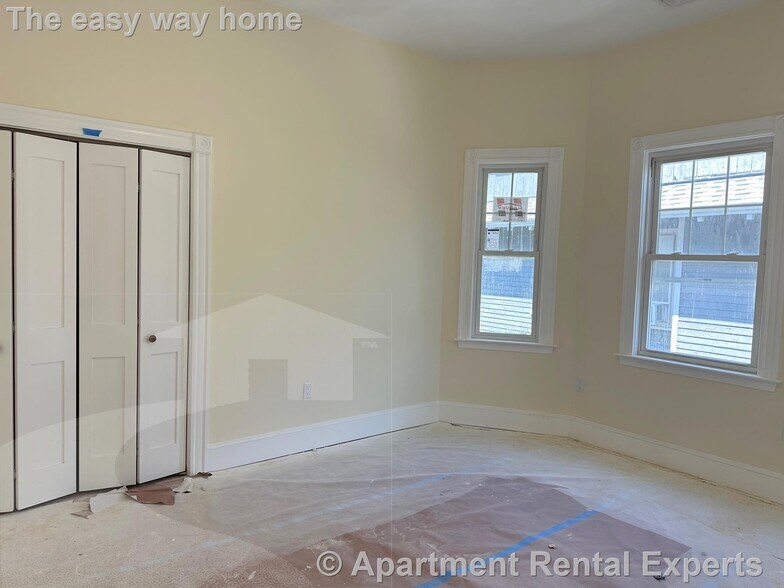 Building Photo - 32 Putnam Ave