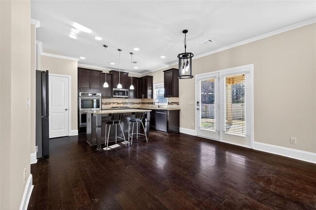 Building Photo - 2430 Fair Oaks Way