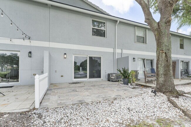 Building Photo - 16129 Sierra Palms Dr