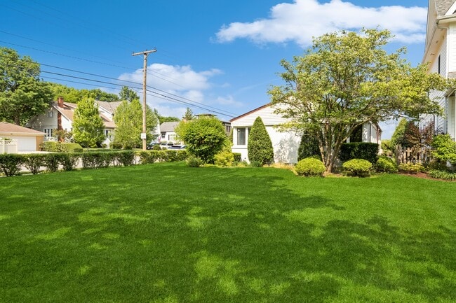 Building Photo - 4701 Lawn Ave