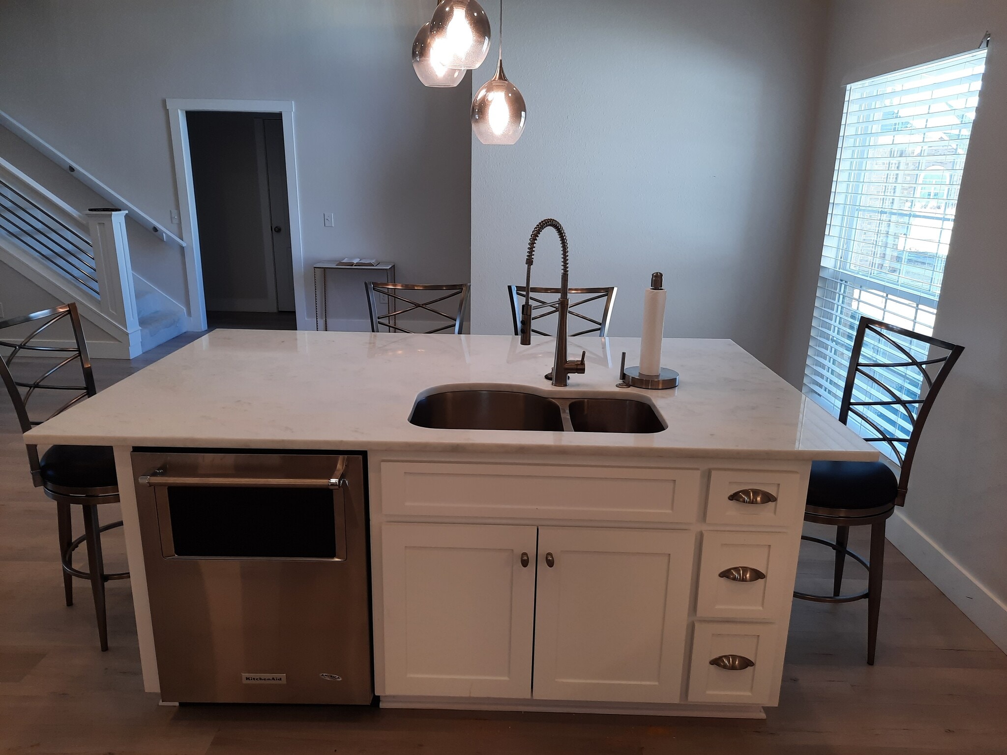 Building Photo - 1735 Woodridge Dr