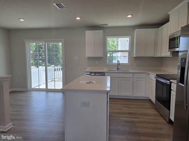 Building Photo - 3704 Sophia Ln