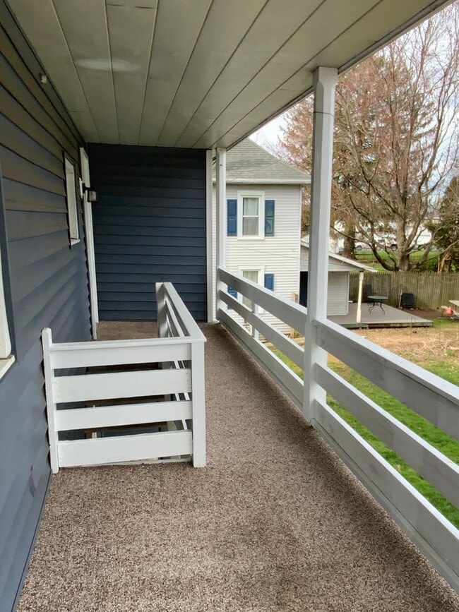 Building Photo - 146 N Cedar St