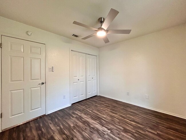 Building Photo - 6005 Cougar Dr