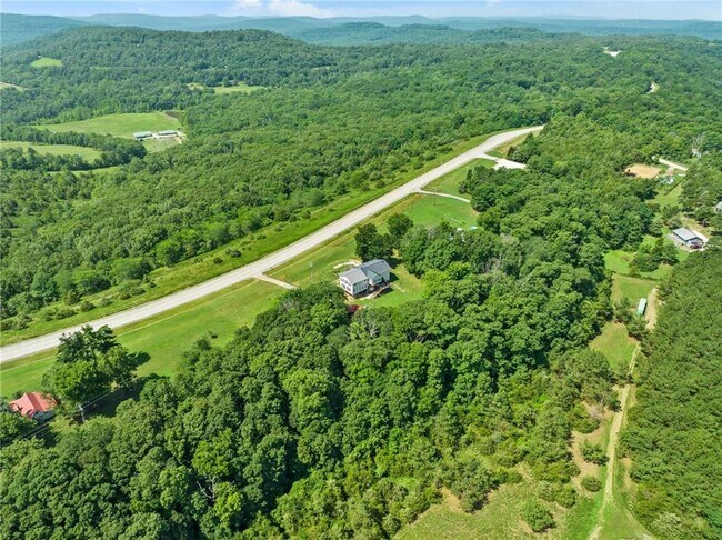 Building Photo - 10940 Devils Den Rd