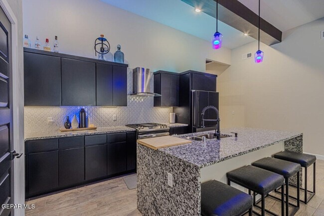 Building Photo - 273 Hunstanton St