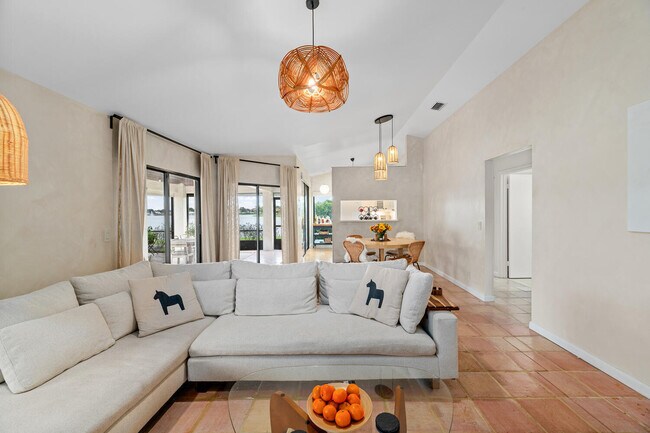 Building Photo - 12541 Shoreside Ln