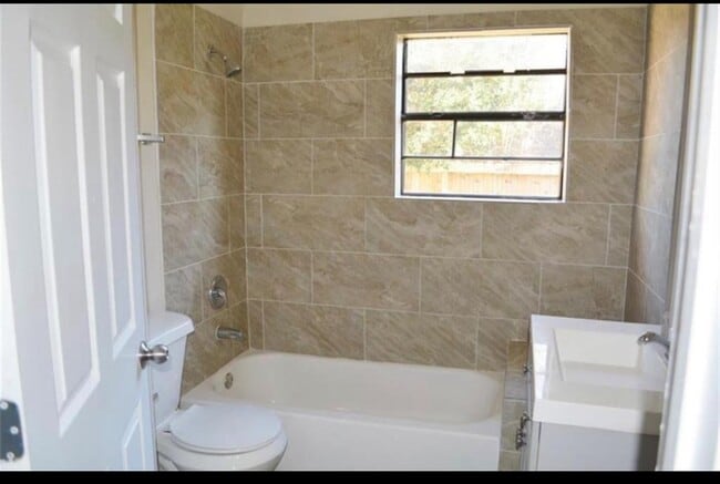 Building Photo - 7706 Canal St