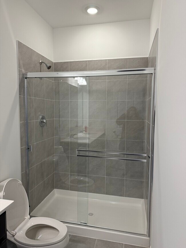 Building Photo - 287 Kingsport Dr