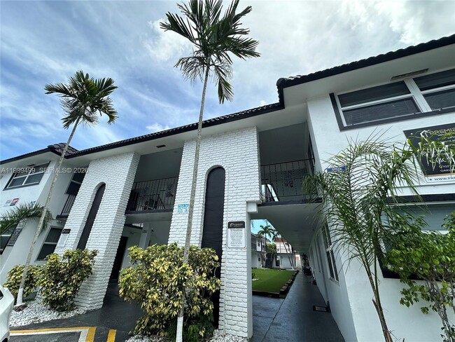 Building Photo - 2500 Johnson St