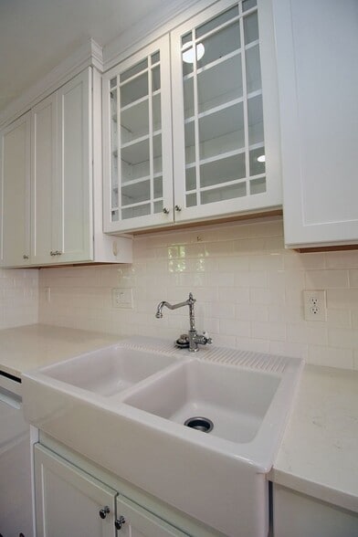 Building Photo - 2905 SE Alder St