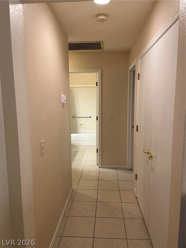 Building Photo - 2741 Sungold Dr