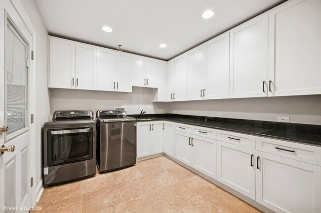 Building Photo - 2305 Tennyson Ln