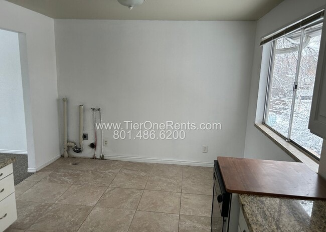 Building Photo - This property offers a NO DEPOSIT option available for qualified renters!