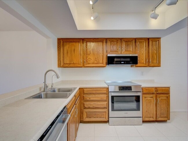 Building Photo - 5526 N Arroyo Grande Dr