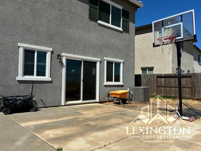 Building Photo - Beautiful Modern, 3BD/2.5BA Home in Rancho...