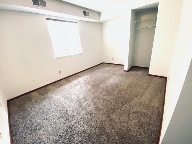 Building Photo - Serenity Heights Apartments - Student Apartme