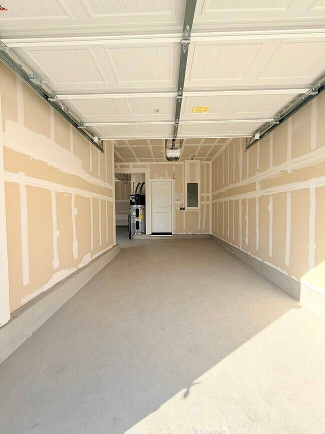 Building Photo - 397 N Paso Robles Dr