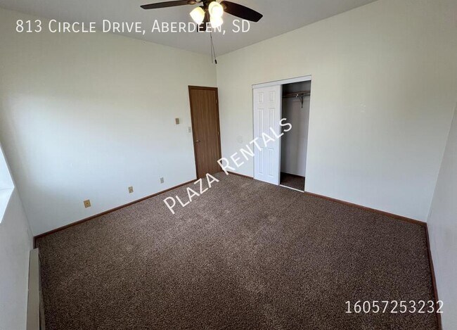 Building Photo - 10 9th Ave SW