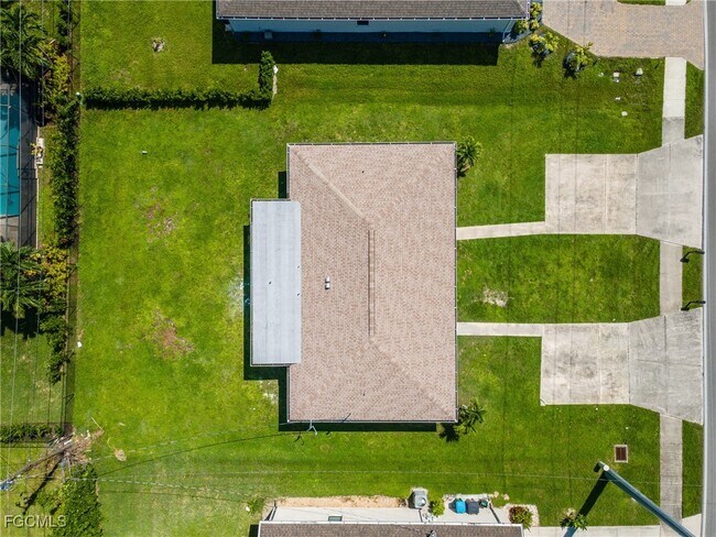 Building Photo - 1917 Cape Coral Pkwy W