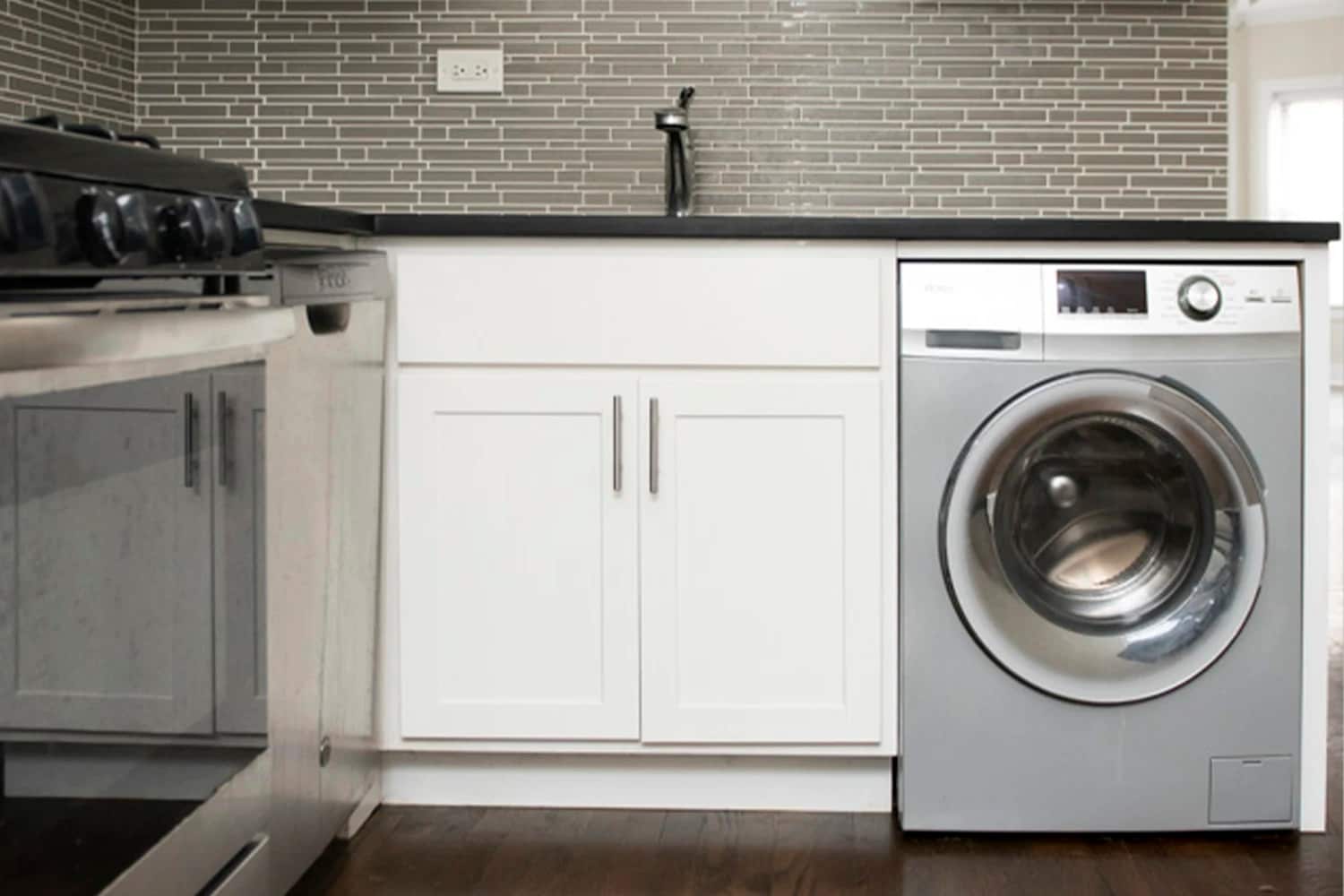 Building Photo - 917 W Waveland Ave