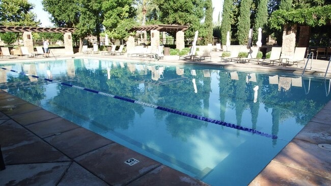 Building Photo - 3658 Vermont Ln