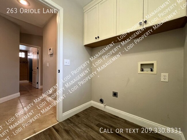 Building Photo - 263 Oriole Ln