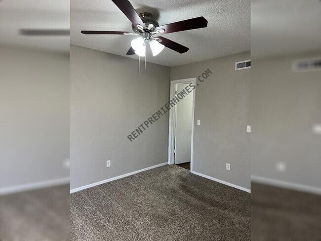 Building Photo - 981 NW 5th St