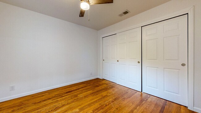 Building Photo - Bright & Clean Single Level FIVE bedroom i...