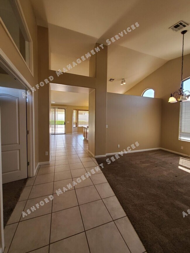 Building Photo - 3 BEDROOM WITH POOL NORTH SCOTTSDALE